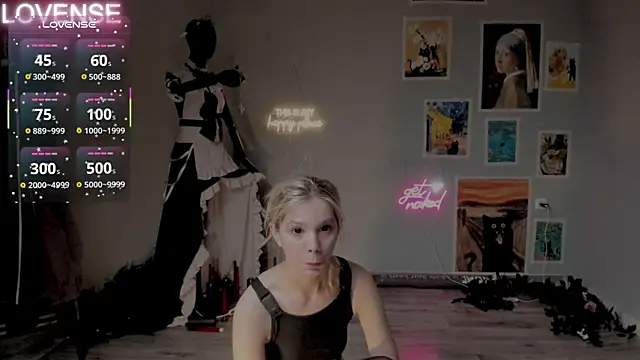 Snapshot of Careful_i_bite chatting on 10/16/25, 04:24 Careful i bite online show from 10/16/25, 04:24