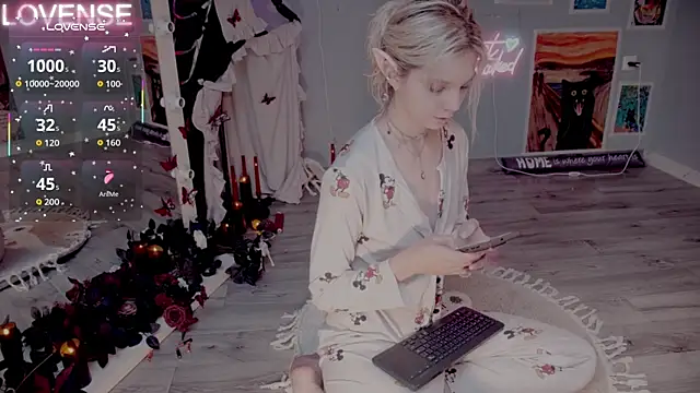 Snapshot of Careful_i_bite chatting on 11/13/25, 05:28 Careful i bite online show from 11/13/25, 05:28