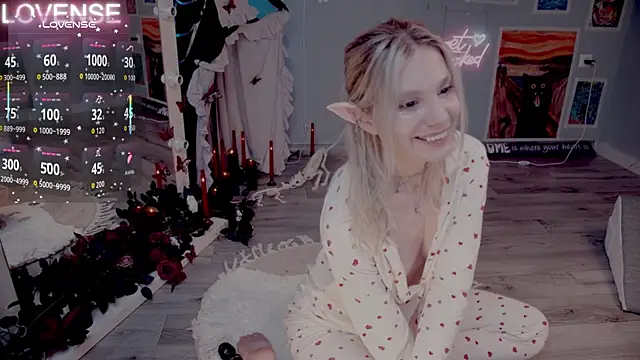 Snapshot of Careful_i_bite chatting on 11/14/25, 05:39 Careful i bite online show from 11/14/25, 05:39