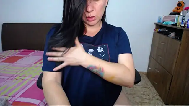 Snapshot of alexa_milsf chatting on 11/15/25, 02:42 alexa milsf online show from 11/15/25, 02:42