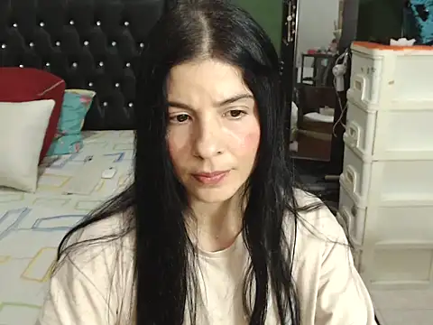 Snapshot of Estefani_32 chatting on 01/09/25, 09:47 Estefani 32 online show from 01/09/25, 09:47