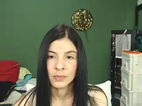 Snapshot of Estefani_32 chatting on 01/12/25, 07:42 Estefani 32 online show from 01/12/25, 07:42