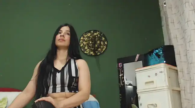 Snapshot of Estefani_32 chatting on 01/17/25, 01:47 Estefani 32 online show from 01/17/25, 01:47
