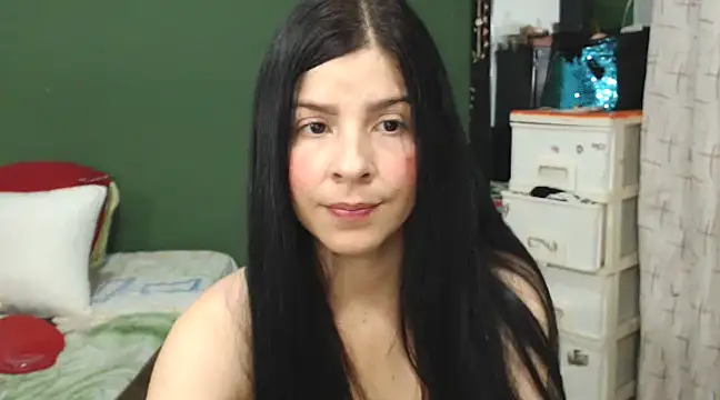 Snapshot of Estefani_32 chatting on 01/18/25, 06:10 Estefani 32 online show from 01/18/25, 06:10