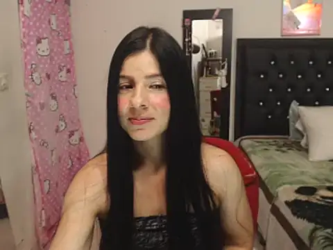 Snapshot of Estefani_32 chatting on 01/25/25, 04:57 Estefani 32 online show from 01/25/25, 04:57