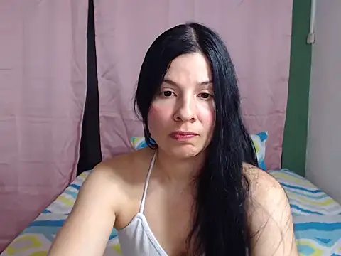 Snapshot of Estefani_32 chatting on 03/18/25, 05:42 Estefani 32 online show from 03/18/25, 05:42
