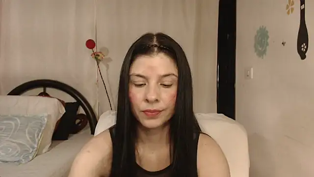 Snapshot of Estefani_32 chatting on 09/26/25, 04:44 Estefani 32 online show from 09/26/25, 04:44