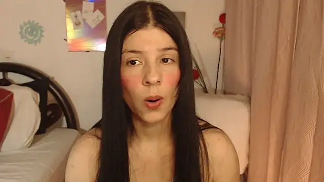 Snapshot of Estefani_32 chatting on 10/06/25, 03:53 Estefani 32 online show from 10/06/25, 03:53