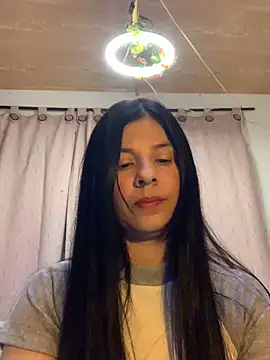 Estefani 32 online show from 03/12/26, 11:11