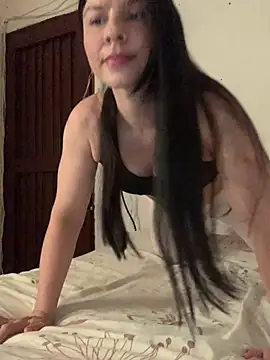 Estefani 32 online show from 04/21/26, 04:12