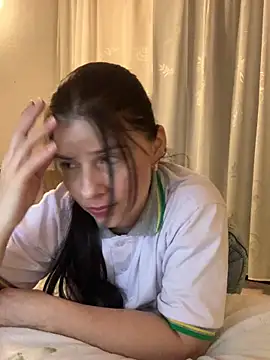 Estefani 32 online show from 04/23/26, 02:57