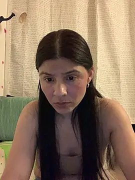 Estefani 32 online show from 04/26/26, 07:00