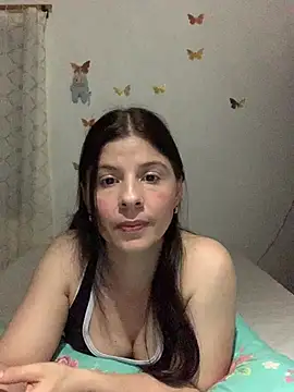 Estefani 32 online show from 06/04/26, 12:05