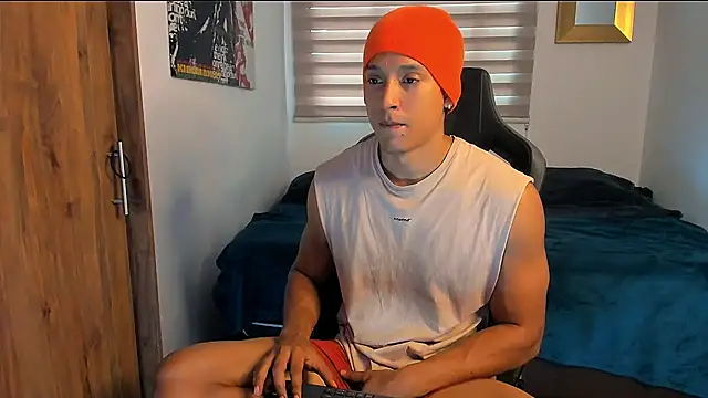 Snapshot of Liam_V chatting on 12/11/24, 11:41 Liam V online show from 12/11/24, 11:41