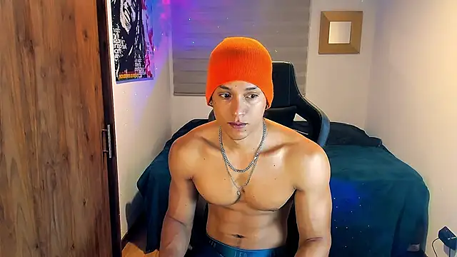 Snapshot of Liam_V chatting on 02/11/25, 10:37 Liam V online show from 02/11/25, 10:37