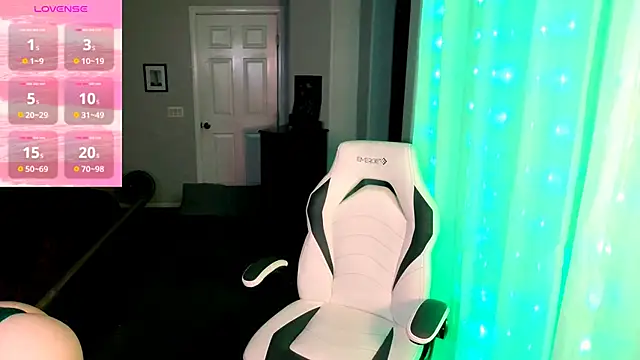 britteebee online show from 10/26/25, 08:42