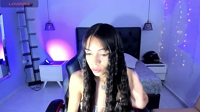 AMELIELEONE online show from 02/20/25, 12:15