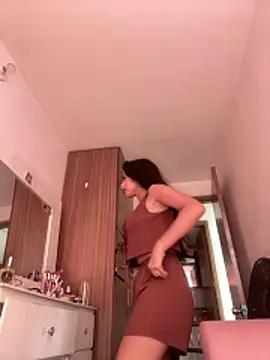 DulceLenns online show from 12/04/25, 06:16