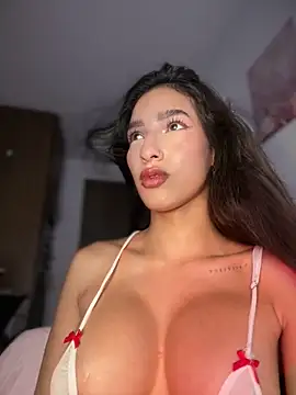 DulceLenns online show from 03/25/26, 07:09