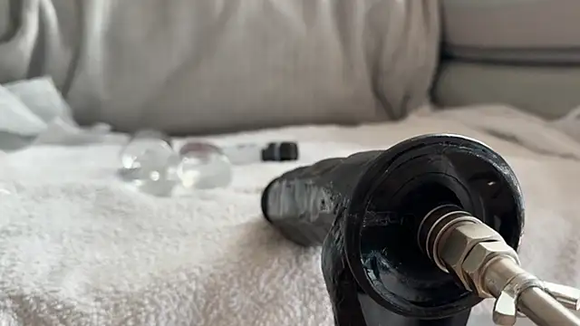 Snapshot of MisoMuncher chatting on 11/05/25, 02:11 MisoMuncher online show from 11/05/25, 02:11