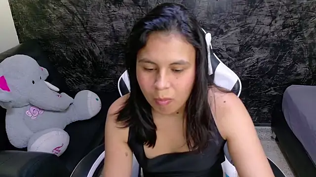 olivia love  online show from 06/06/26, 09:41