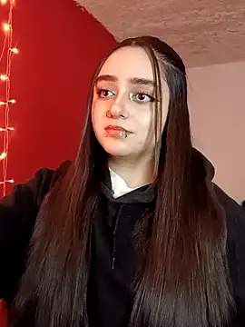 IvonneT online show from 10/11/25, 11:25