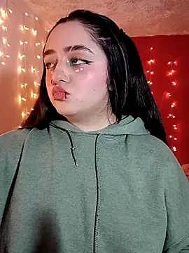 IvonneT online show from 11/28/25, 04:15