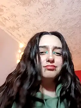 IvonneT online show from 12/17/25, 01:55