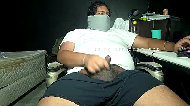 Snapshot of mikfgh50 chatting on 10/06/25, 12:41 mikfgh50 online show from 10/06/25, 12:41