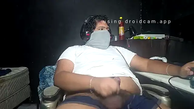 Snapshot of mikfgh50 chatting on 11/27/25, 02:13 mikfgh50 online show from 11/27/25, 02:13