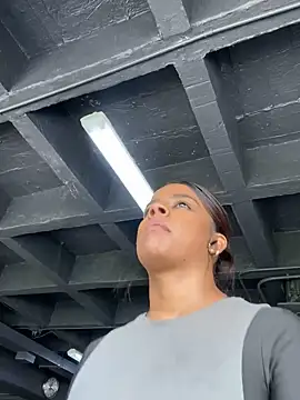 trianawhite online show from 12/02/24, 05:26