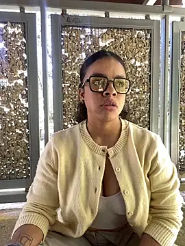 trianawhite online show from 04/01/26, 04:37