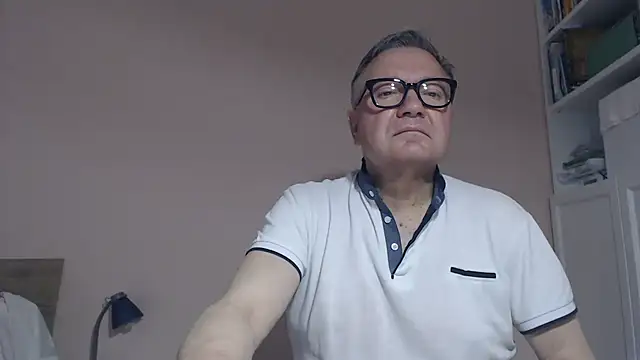 Snapshot of YOU6me chatting on 06/03/26, 09:23 YOU6me online show from 06/03/26, 09:23