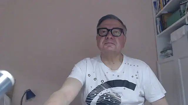 Snapshot of YOU6me chatting on 06/17/26, 07:22 YOU6me online show from 06/17/26, 07:22