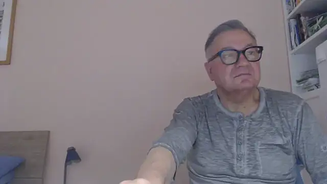 Snapshot of YOU6me chatting on 07/08/26, 08:30 YOU6me online show from 07/08/26, 08:30