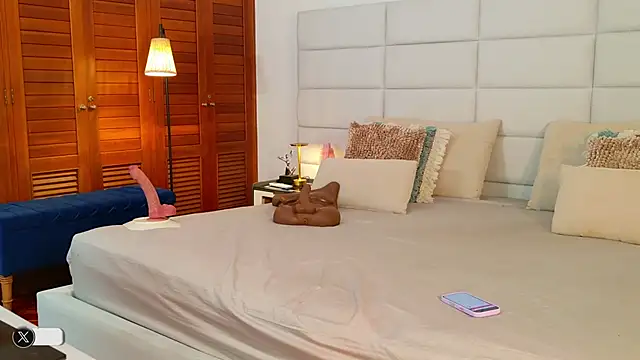 lissetlong69 online show from 12/21/25, 01:24