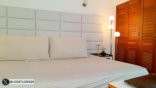 lissetlong69 online show from 02/24/26, 11:47