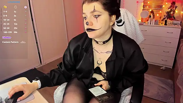 Ophelia mm online show from 11/02/25, 07:22