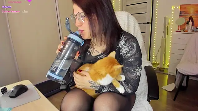 Ophelia mm online show from 12/16/25, 05:23