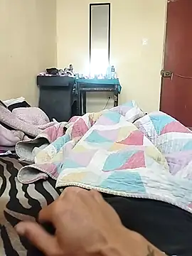 Snapshot of 001HENRYAlejandro chatting on 11/24/25, 01:11 001HENRYAlejandro online show from 11/24/25, 01:11