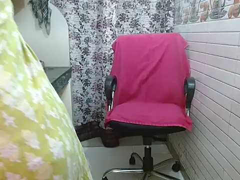 LovingPihu online show from 10/24/25, 05:26