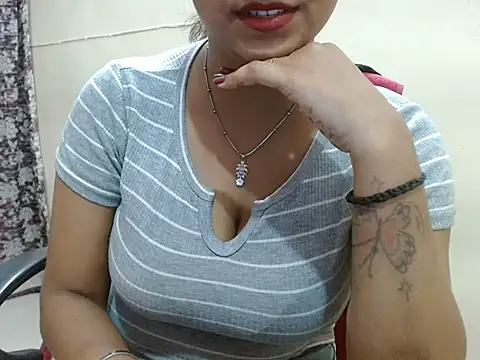 LovingPihu online show from 04/23/26, 12:29