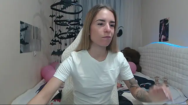 DeboraHorny online show from 10/20/25, 06:03