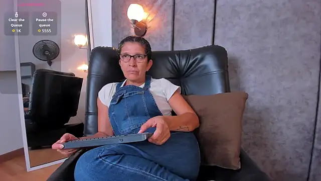 Keyla Milf online show from 05/03/26, 01:06