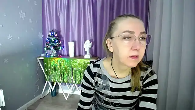 queen a n i online show from 12/14/24, 09:40