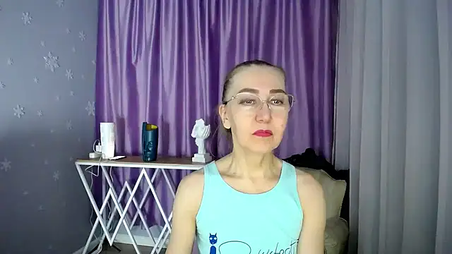 queen a n i online show from 02/02/25, 01:19