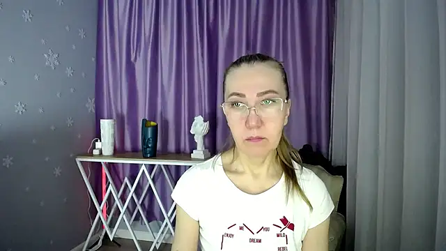 queen a n i online show from 02/07/25, 08:55