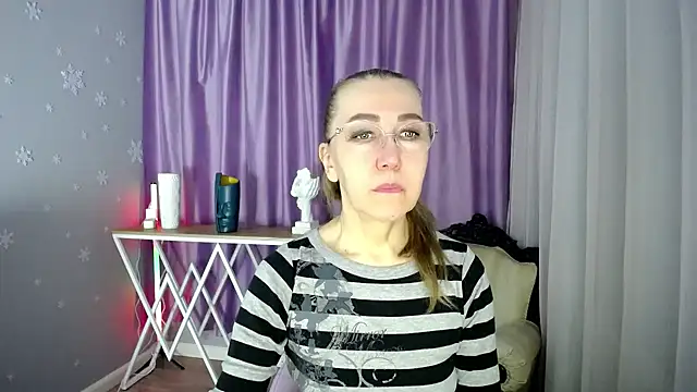 queen a n i online show from 03/06/25, 08:19