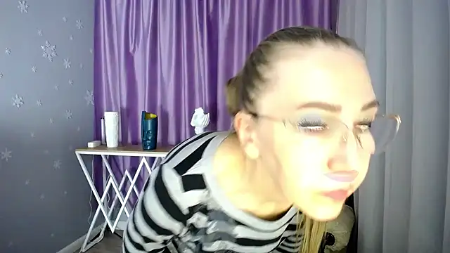 queen a n i online show from 03/08/25, 11:58