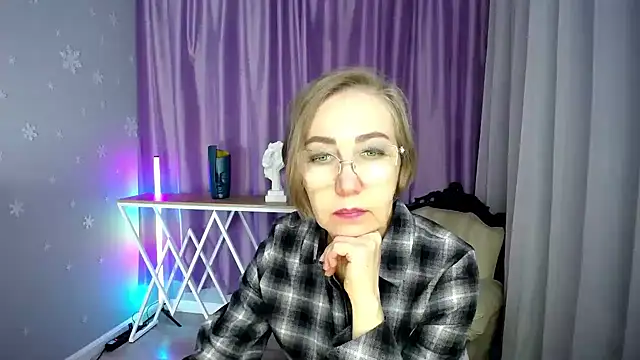 queen a n i online show from 10/23/25, 09:52